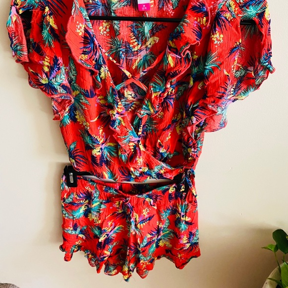 Super cute matching shorts and criss cross top - Picture 6 of 6